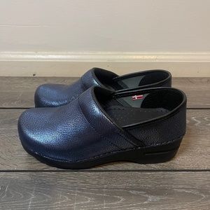 Sanita Metallic Blue and Blavk Crackle Print Clog Women's Size EU 36